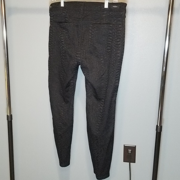 Leigh Textured Printed Skinny Pant
Size: 12P - Picture 3 of 8